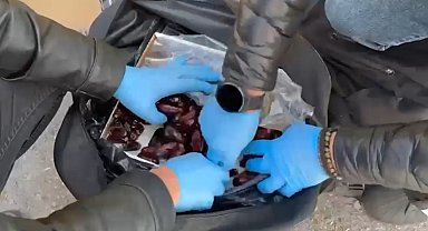 Kutudaki hurmalar arasından uyuşturucu çıktı; 5 gözaltı