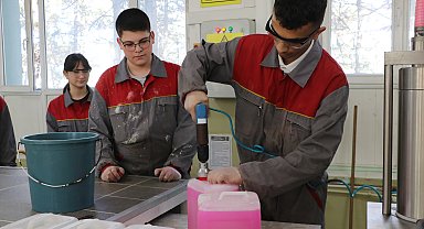 Liseli kimyagerlerden temizlik ürünü üretimi