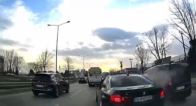 Makas atarken kaza yapıp kaçtı; o anlar kamerada