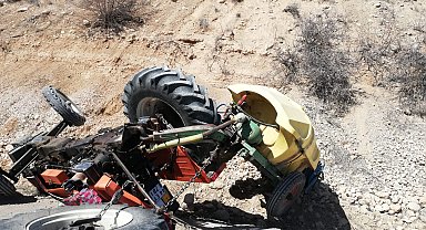 Malatya'da devrilen traktörün sürücüsü yaşamını yitirdi