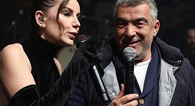 Milletvekili Alagöz, sahnede sesiyle beğeni topladı