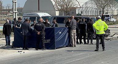 Minibüs, TIR'a çarptı: 1 ölü, 5 yaralı