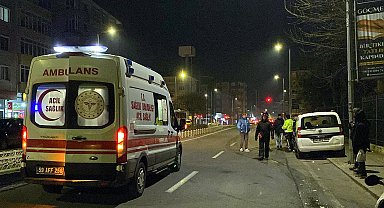 Motosikleti ile akrobatik hareket yaparken düşüp, yaralandı