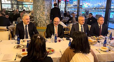 Mustafa Varank ile İtalyan şef Danilo, koruma altındaki çocuklarla iftar yaptı