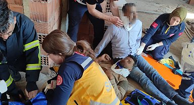 Nusaybin'de cami inşaatının iskelesi çöktü: 2 işçi ağır yaralı