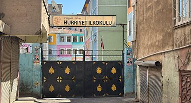 Okul çıkışında öğretmene yumruklu, bıçaklı saldırı