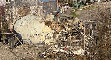 Ordu'da devrilen beton mikserinin sürücüsü yaralandı