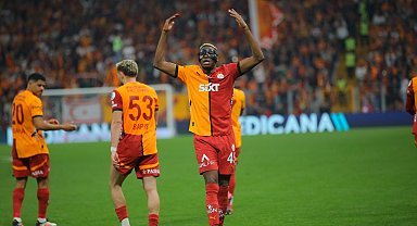 Osimhen'den kariyerinin 6'ncı üçlemesi