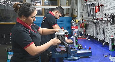 Oto Sanayi Sitesi'nin 'Turbocu Abla'sı, 3 çocuğunun da ustası