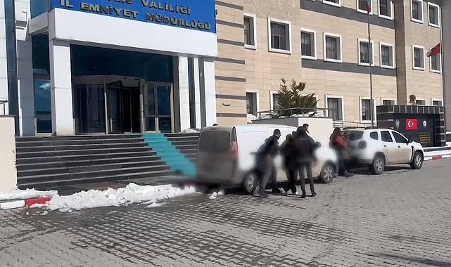 Otobüsteki aramada uyuşturucuyla yakalanan 2 şüpheliye gözaltı