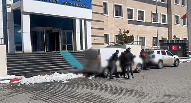 Otobüsteki aramada uyuşturucuyla yakalanan 2 şüpheliye gözaltı