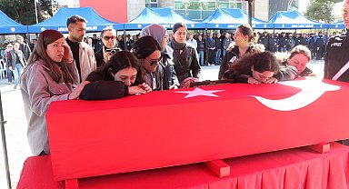 Otomobil metrelerce sürüklenip, ağaca çarptı; polis memuru öldü