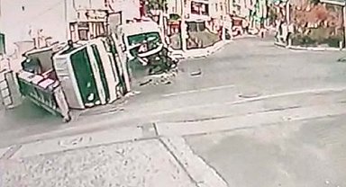 Otomobil, minibüsle kamyonete çarptı: 3 yaralı