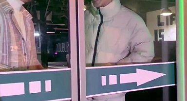 Oyun oynamak için gittikleri bowling salonunda kilitli kaldılar