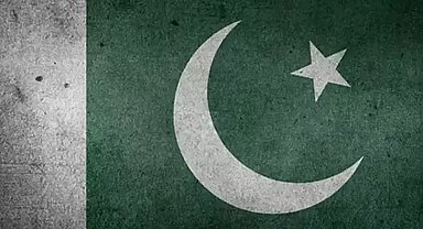 Pakistan'da tren saldırısı: 100'den fazla yolcu kurtarıldı