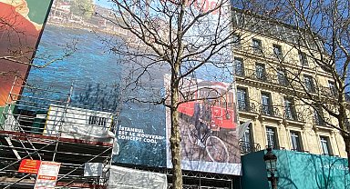 Paris'in ünlü caddesinde dev İstanbul afişi