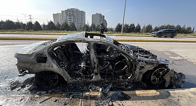 Park halindeki otomobil yandı