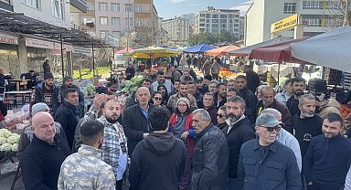 Pazar yerinin değişmesini istemeyen esnaf, satışları durdurdu