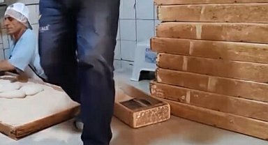 Pide tezgahına terlikle basılan fırına 105 bin TL ceza