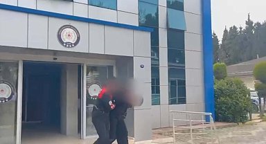 Polisten kaçarken tarlaya attığı çuvaldan 4 tabanca, şarjör ve fişek çıktı