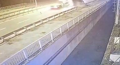 Rize'de çekici, kamyonete çarptı; 2 yaralı