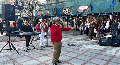 Roman çeribaşı Kakava Şenlikleri için şarkı hazırladı