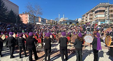 Safranbolu'da kadınlardan renkli yürüyüş
