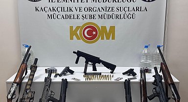 Samsun'da eğlence mekanında çok sayıda silah ele geçirildi