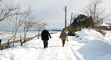 Samsun'da kar yağışı nedeniyle 3 ilçede eğitime ara verildi