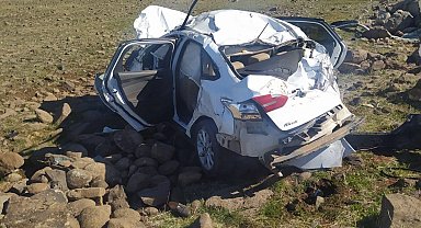 Şanlıurfa'da otomobil şarampole devrildi: 2 ölü, 1 yaralı