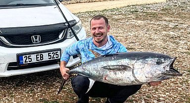 Saros'ta kıyıdan oltayla 30 kiloluk orkinos yakaladı