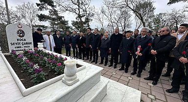 Seyit Onbaşı, mezarı başında anıldı