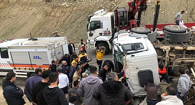 Siirt'te devrilen beton mikserinin sürücüsü öldü