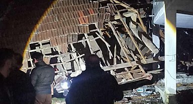 Sinop'ta heyelan; 3 ev yıkıldı: 4 yaralı