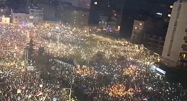 Sırbistan'da 'ülke tarihinin en kalabalık protestosu' düzenlendi