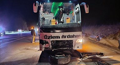 Sivas'ta yolcu otobüsü ile otomobil çarpıştı: 10 yaralı