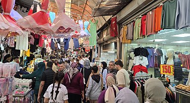 Tarihi Uzun Çarşı'da Ramazan Bayramı yoğunluğu