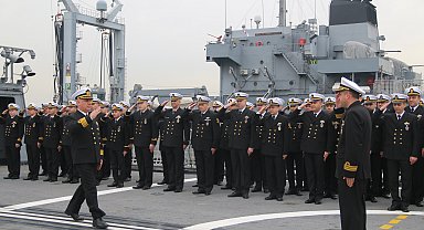 TCG Salihreis ekibi, bayramda görev başında