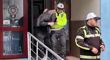 Tek teker üzerinde motosiklet kullanan 2 sürücü yakalandı