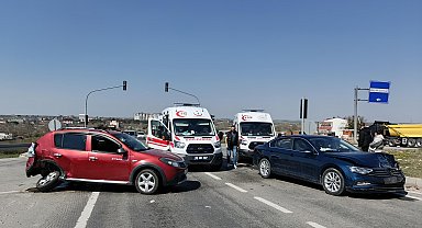 Tekirdağ'da 2 otomobil çarpıştı; 5 yaralı
