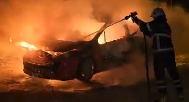 Telefonda 'Psikolojim bozuk' dedikten sonra annesinin otomobilini kundakladı