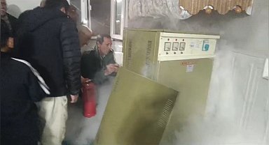 Teravihte yangın çıktı; namaza devam ettiği anlar kamerada