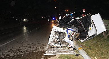 Tokat'ta otomobil elektrik direğine çarptı: 2 yaralı