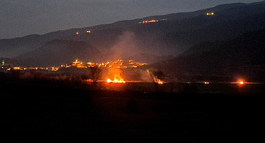Tosya'da anız yangınları 7 saatte söndürüldü