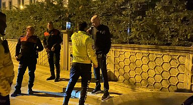 Trafik denetiminden kaçmaya çalışan 3.50 promil alkollü sürücü: 'Amerikan polisi misiniz?'