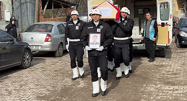 Trafik kazasında hayatını kaybeden polis, toprağa verildi