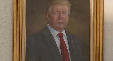 Trump, beğenmediği portresinin kaldırılmasını talep etti