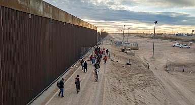Trump yönetimi, yargıcın aksi yöndeki kararına rağmen yüzlerce düzensiz göçmeni sınır dışı etti