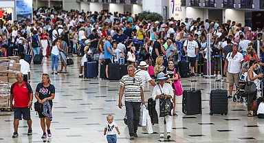 Türk turistin vizelisi Orta ve Batı Avrupa'ya, vizesizi Balkanlar'a gitti