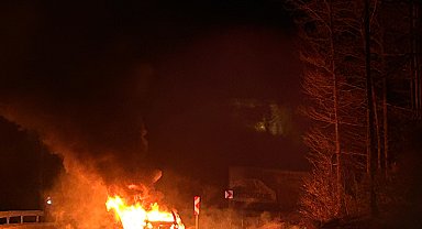 Uludağ yolunda seyir halindeki otomobil alev aldı